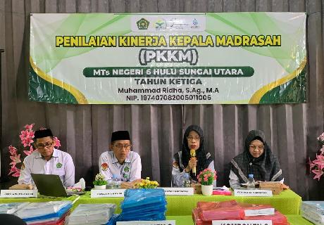 Dua Pengawas Madrasah Apresiasi Kinerja dan Prestasi Kepala MTsN 6 HSU